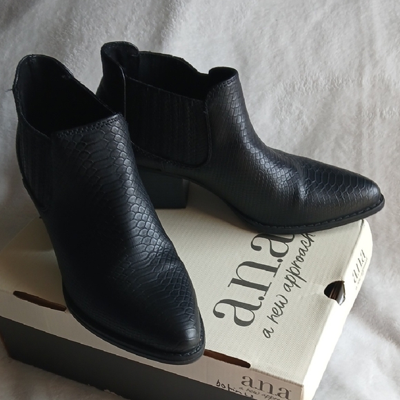 a.n.a Shoes - a.n.a Black Snake-Pattern Ankle Booties